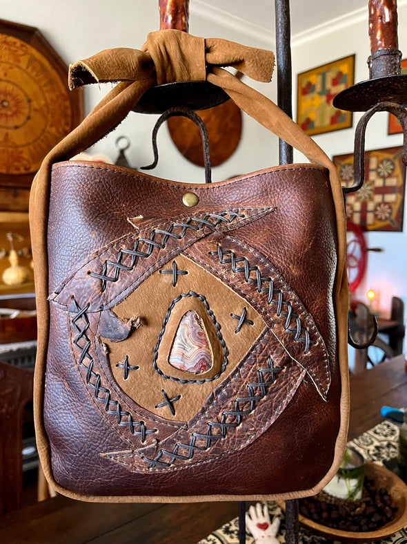 Rustic bag with sandstone